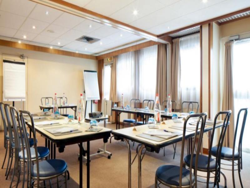 Ibis Budget De Fresnes Hotel 3*